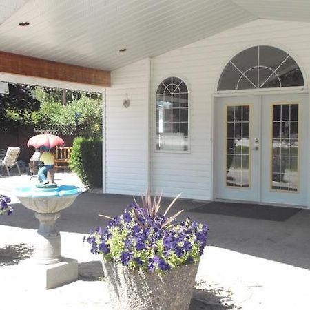 Anchor Riverfront Motel Sicamous Exterior foto